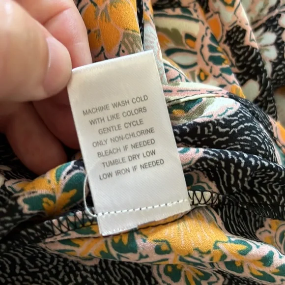 DR2 BY DANIEL RAINN Pleated Tassel Neck Blouse Black 101 Print Roll Sleeve 2x - Picture 8 of 8